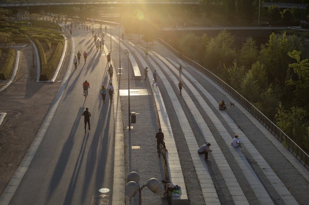 nguoi dan my va chau au ra duong anh 9