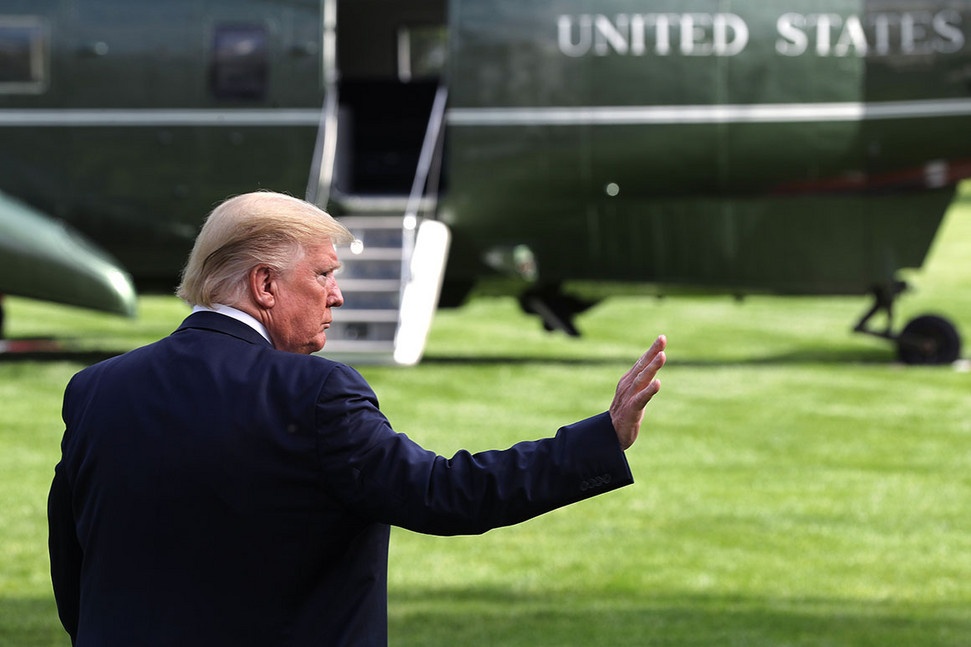 O Trai David, ong Trump tim cach 'xoay truc' sang kinh te hinh anh