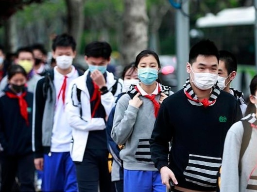 Hai hoc sinh chet sau khi deo khau trang chay trong gio the duc o TQ hinh anh