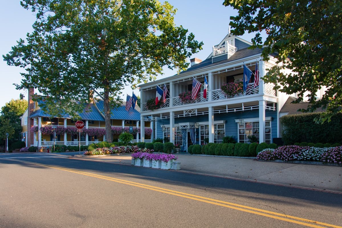 nha hang my dung mannequin lap cho trong anh 8