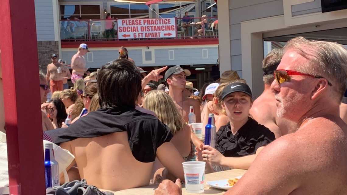 Hinh anh tiec ho boi dac kin nguoi gay chi trich manh o My hinh anh