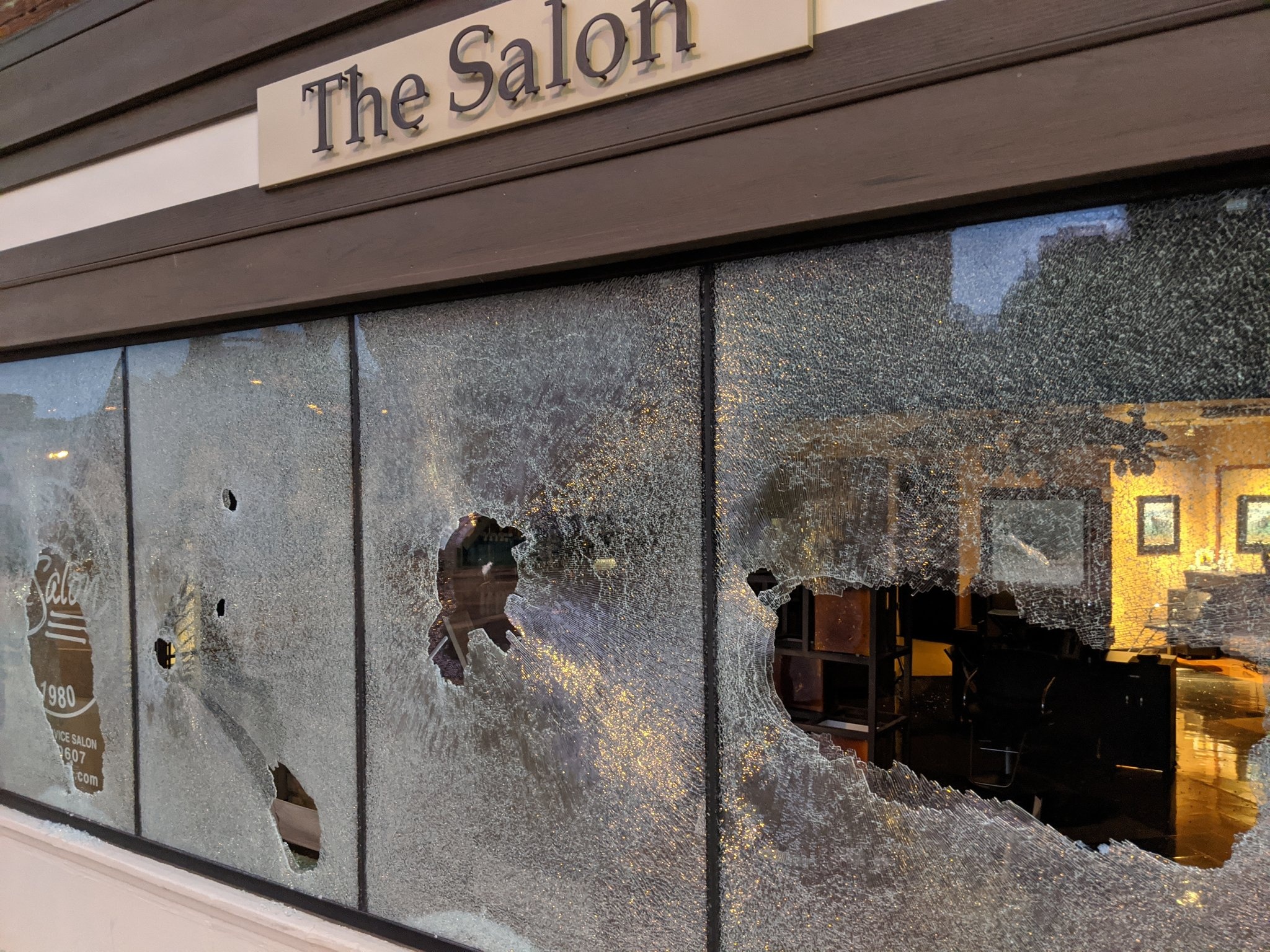 canh sat my nam tay nguoi bieu tinh anh 7