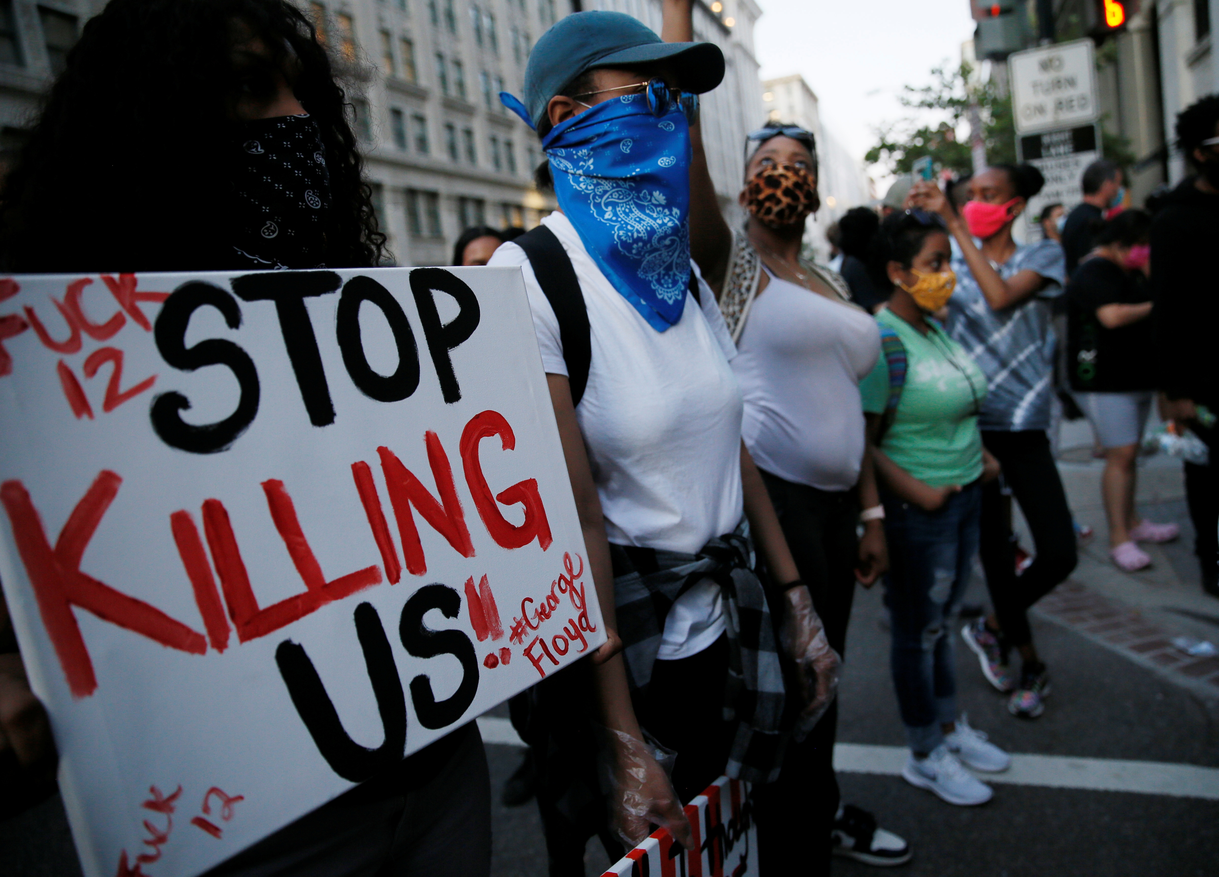 canh sat my nam tay nguoi bieu tinh anh 8