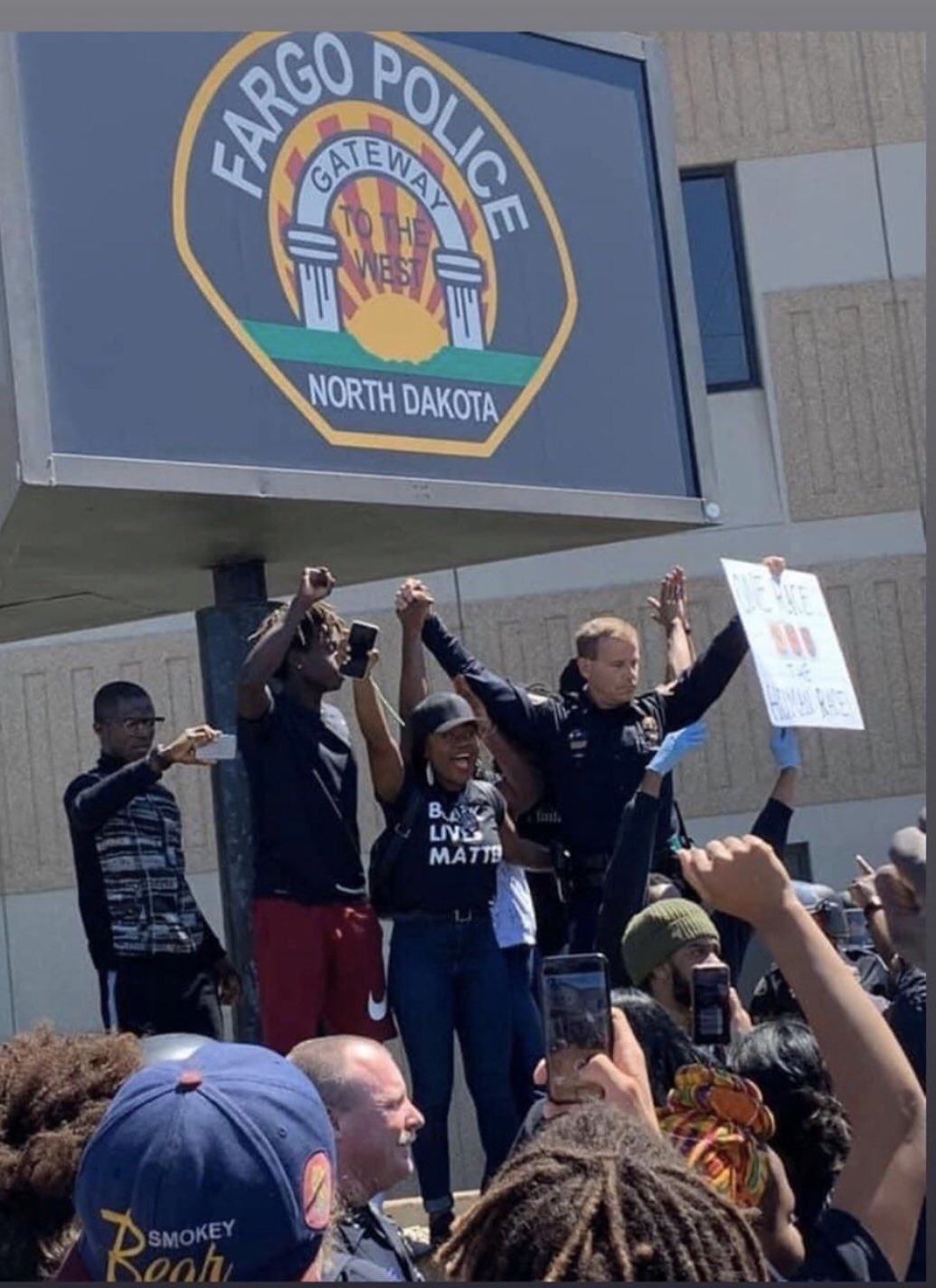 canh sat my nam tay nguoi bieu tinh anh 3