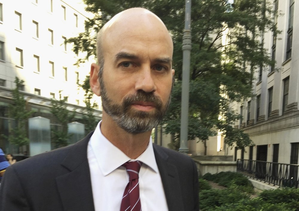 Chu muc cua New York Times tu chuc vi dang bai 'Hay dua quan toi' hinh anh