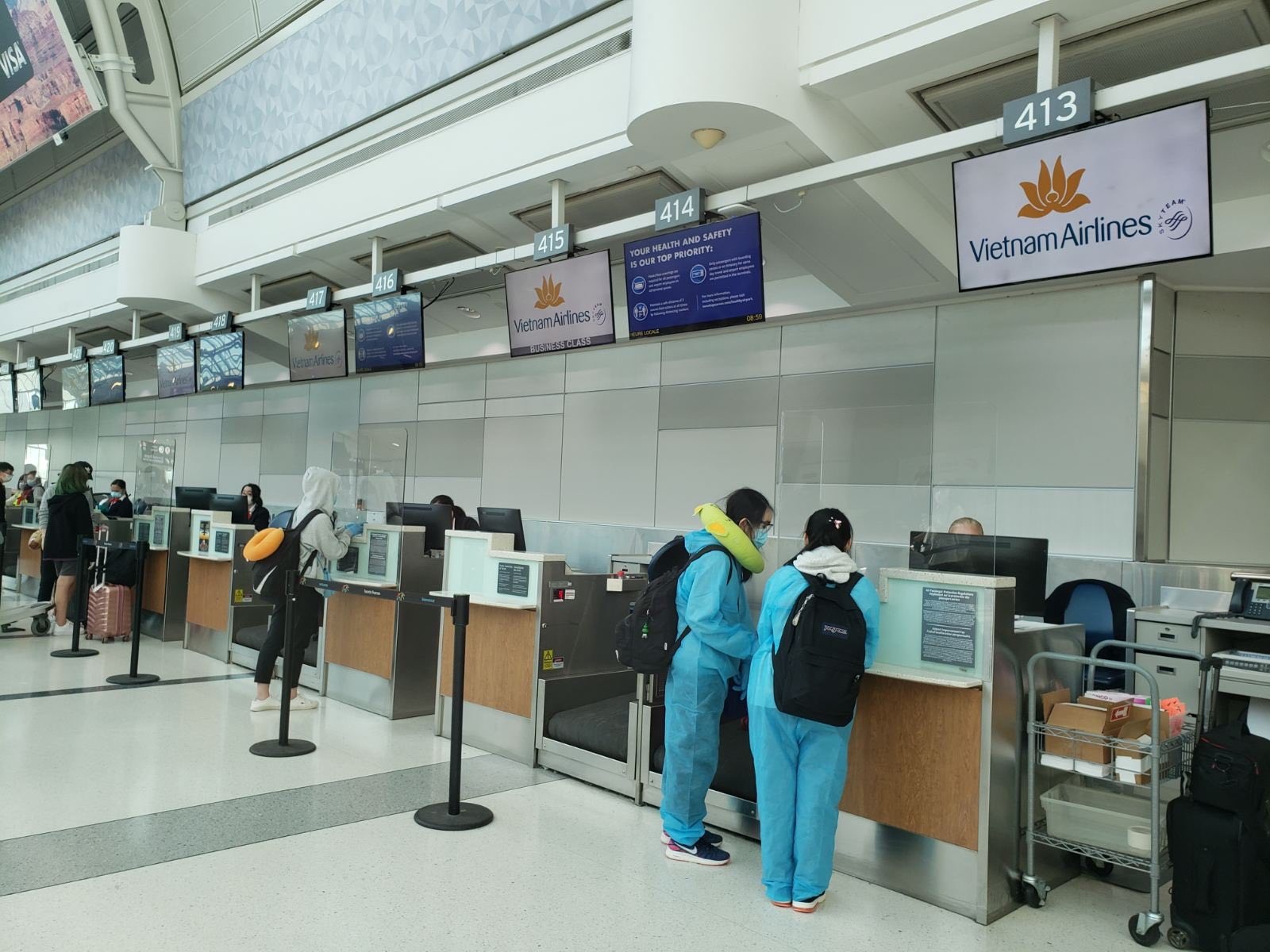 dua cong dan viet o canada ve nuoc anh 2