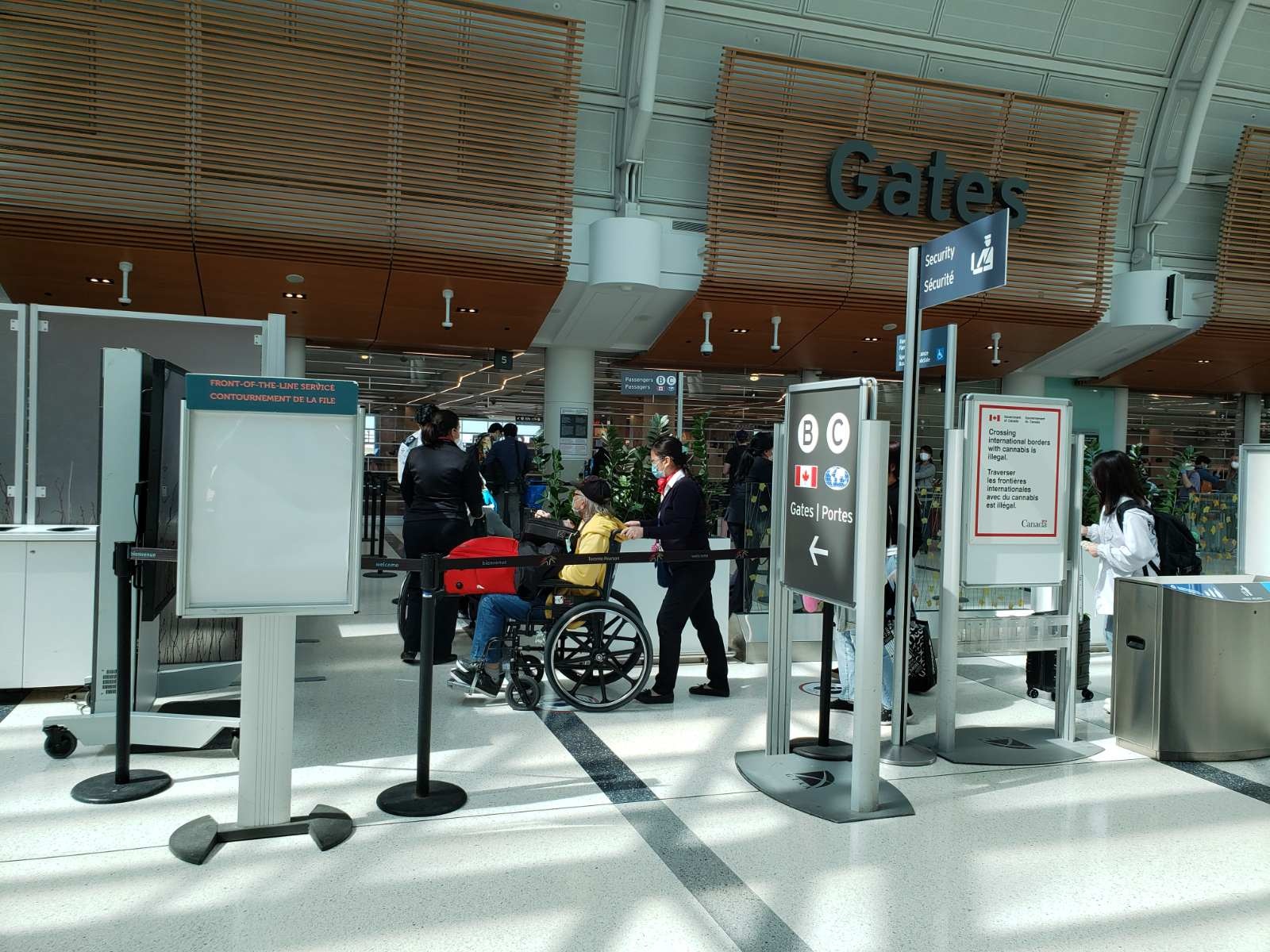 dua cong dan viet o canada ve nuoc anh 4