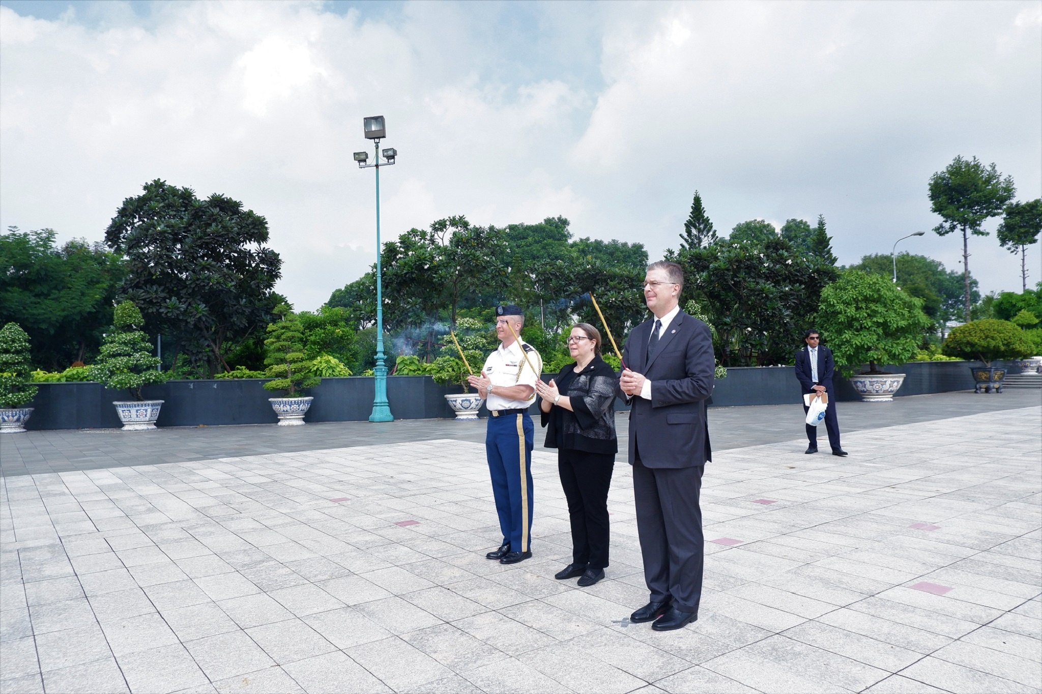 dai su my vieng nghia trang liet si tphcm anh 1