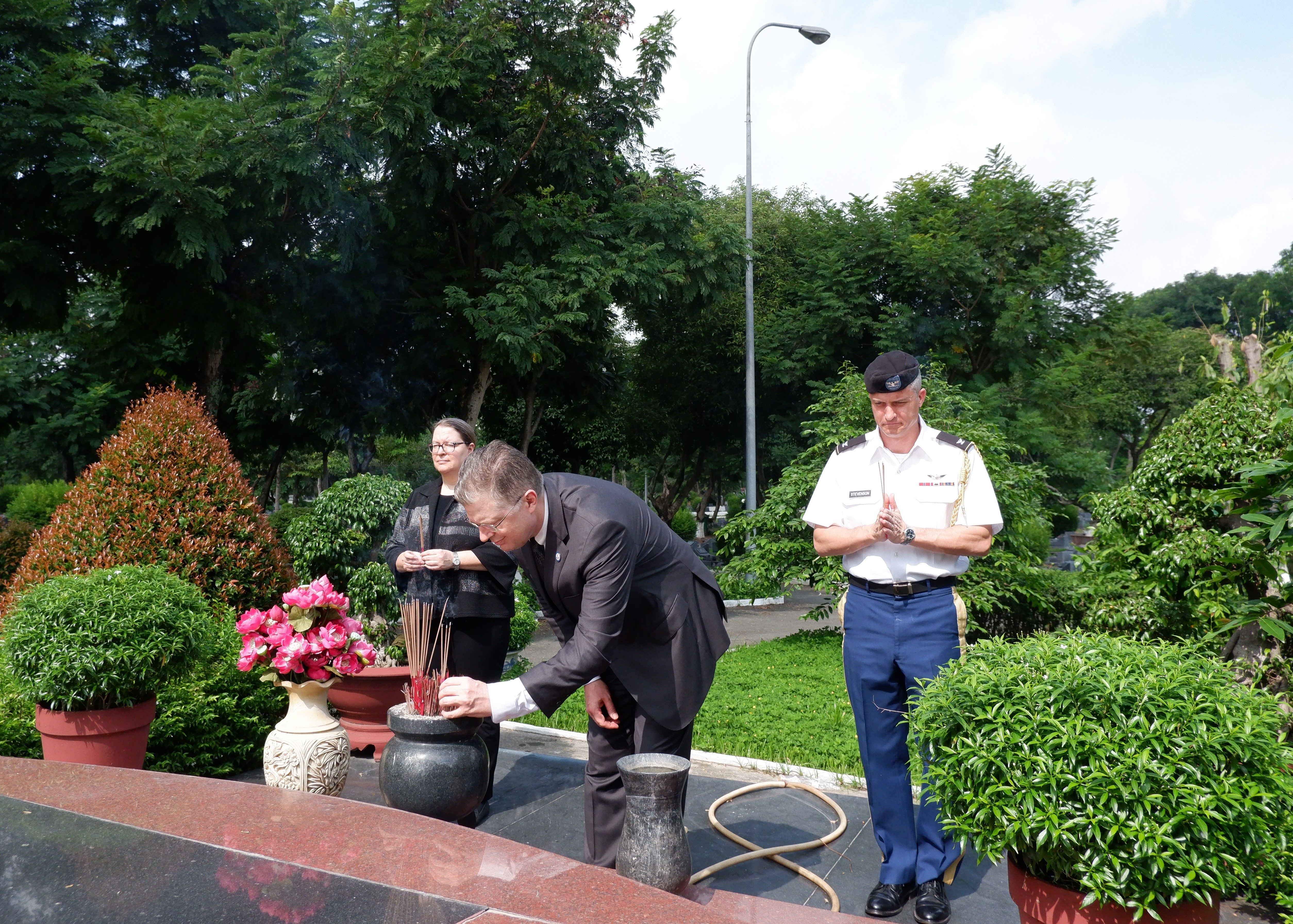 dai su my vieng nghia trang liet si tphcm anh 3