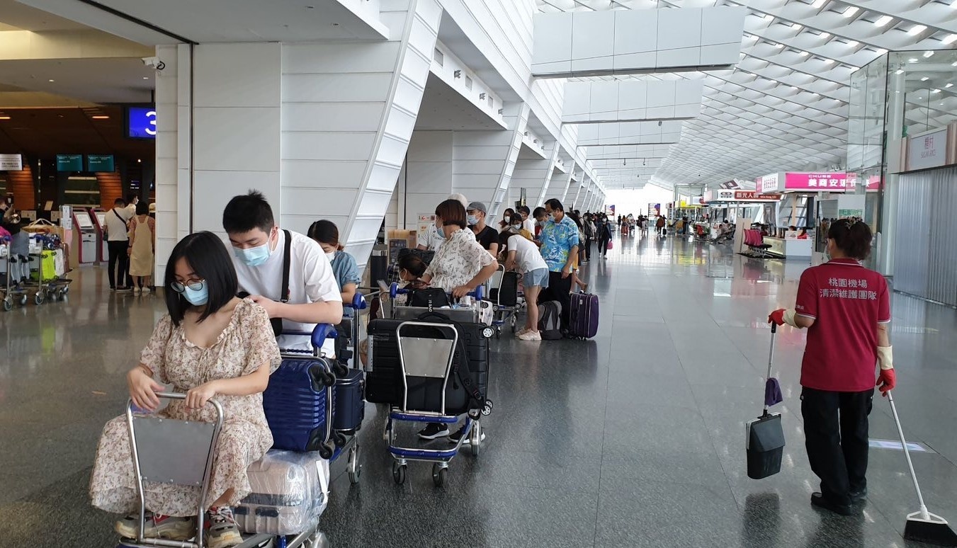 dua cong dan viet nam tu dai loan ve nuoc anh 2