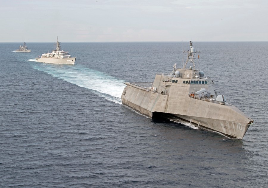 Tau tac chien gan bo cua My dien tap cung hai tau Nhat tren Bien Dong hinh anh