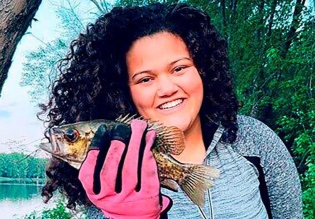 Co gai da mau o My bi dan ong da trang phong hoa hinh anh