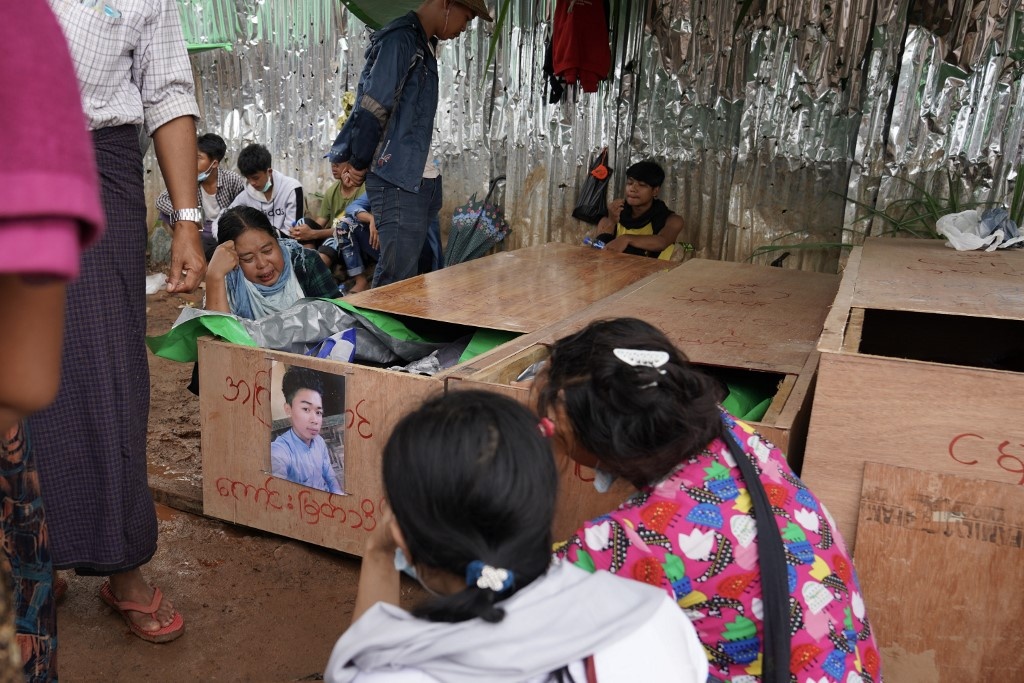 chon cat tap the nan nhan sap mo ngoc o myanmar anh 8