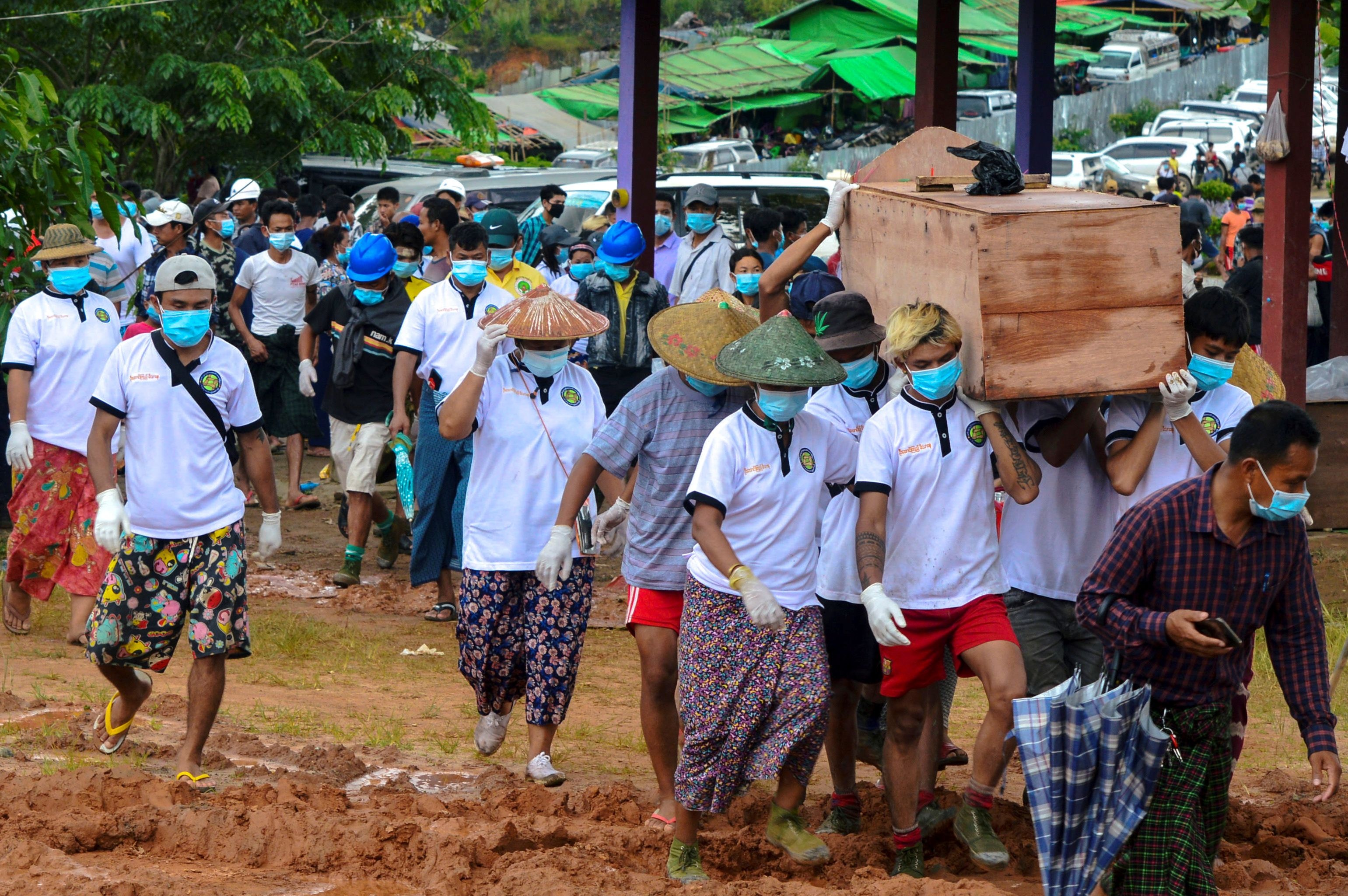 chon cat tap the nan nhan sap mo ngoc o myanmar anh 2