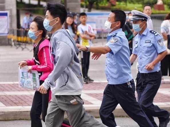 Tuong rot 'cao khao', 16 nam sau phat hien co nguoi cuop giay bao do hinh anh