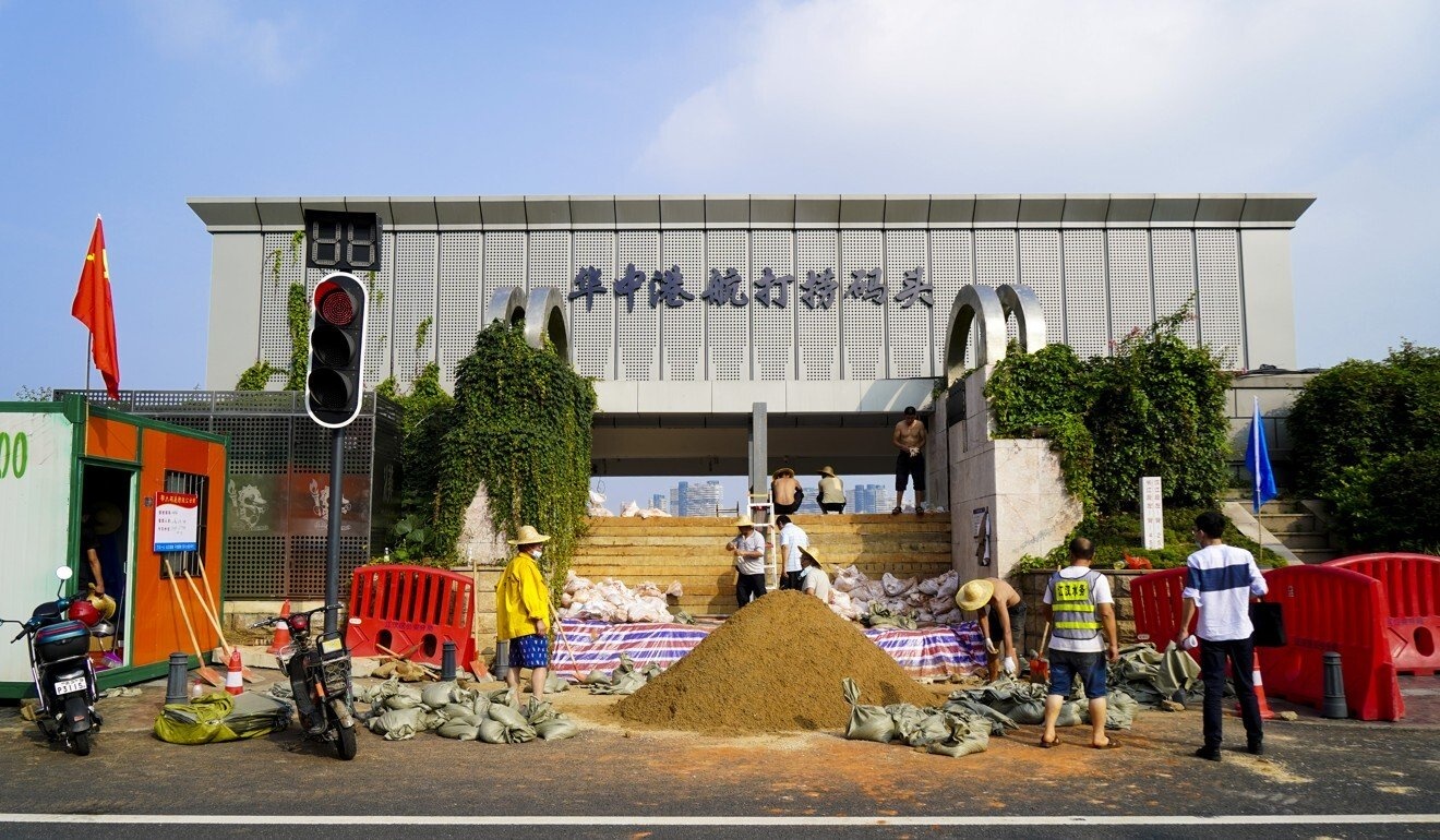 vu han gong minh chong lu anh 2