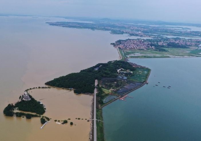 Muc nuoc song, ho lon tai Trung Quoc tiep tuc tang nhanh hinh anh