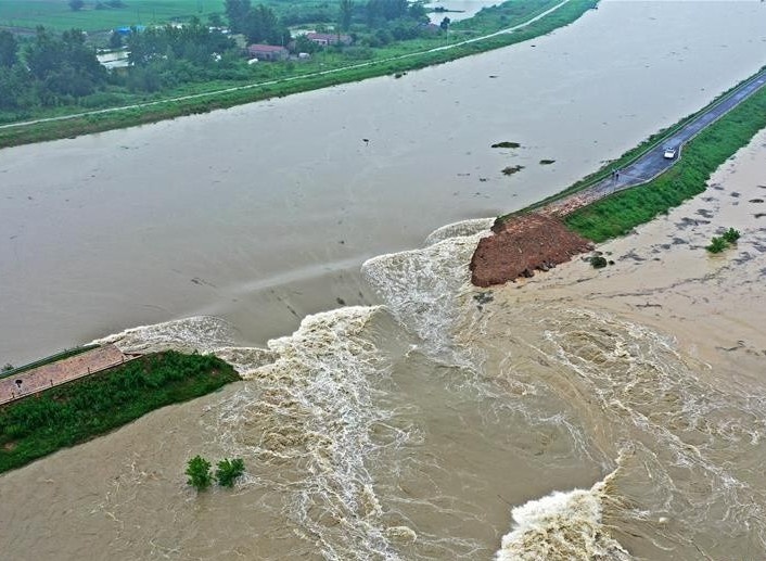 Trung Quoc dung thuoc no pha de de xa lu trong dem hinh anh