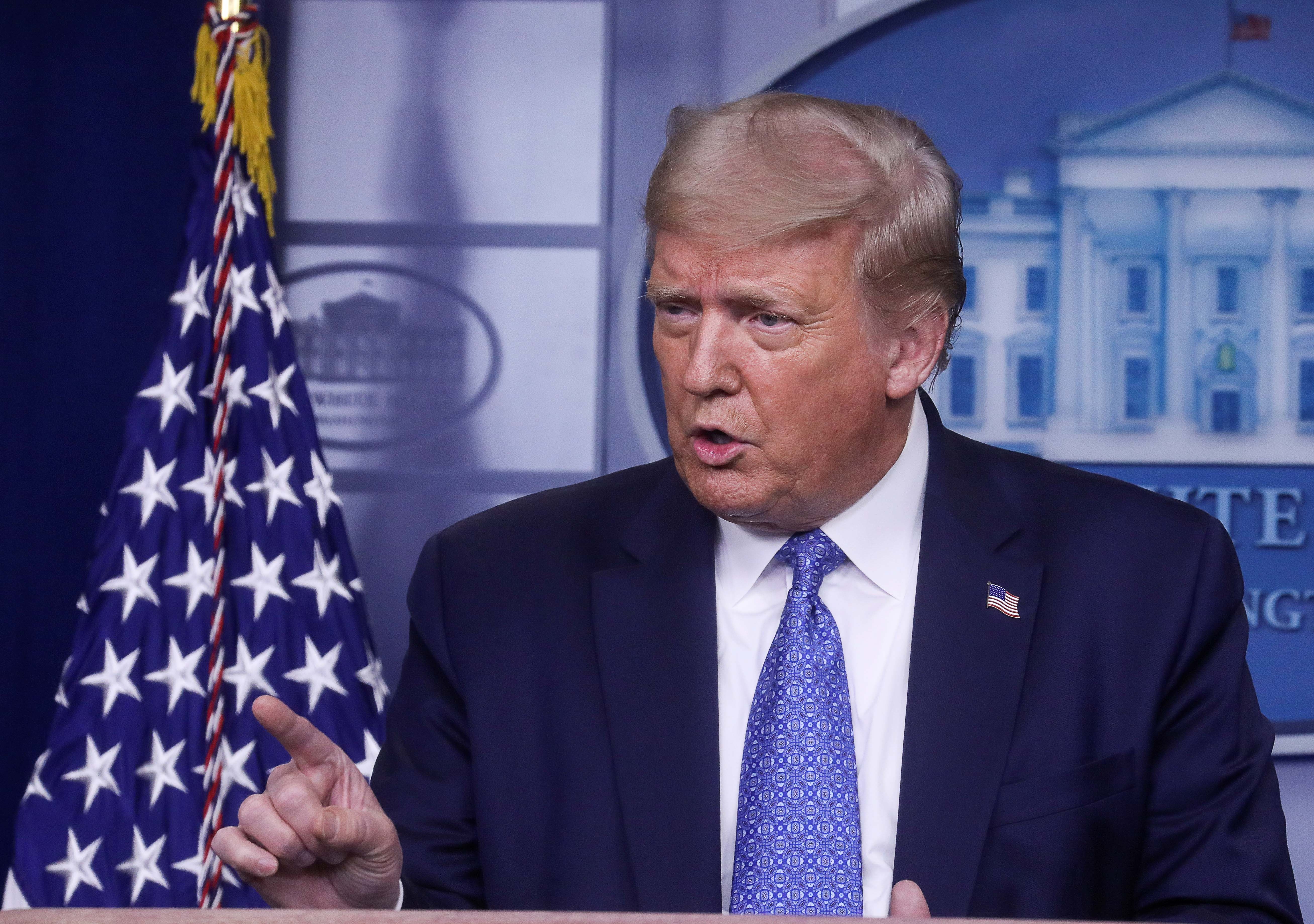 TT Trump: Toi co the ra lenh dong them nhieu lanh su quan TQ o My hinh anh