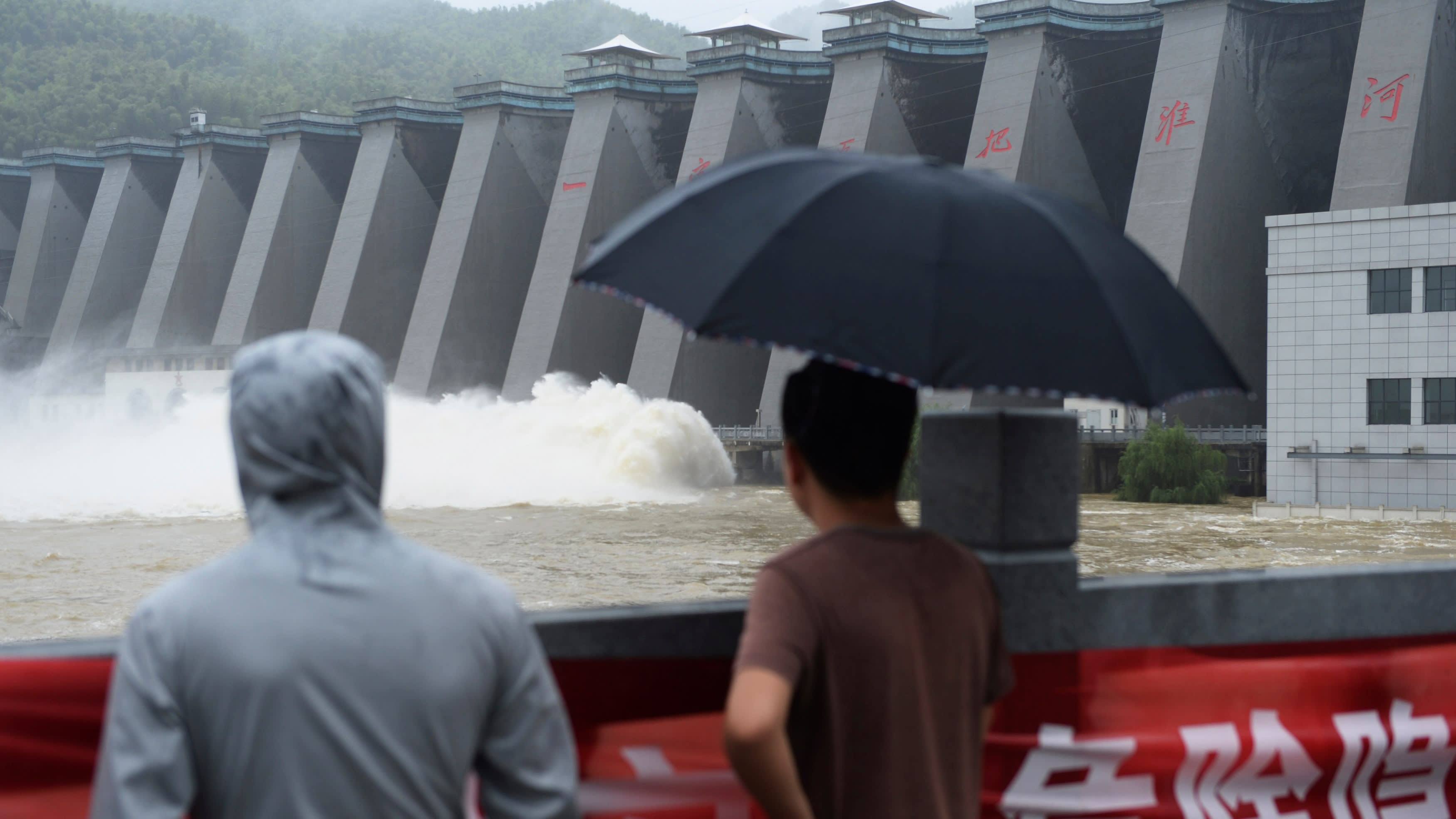 trung quoc trong mua lu lich su anh 2