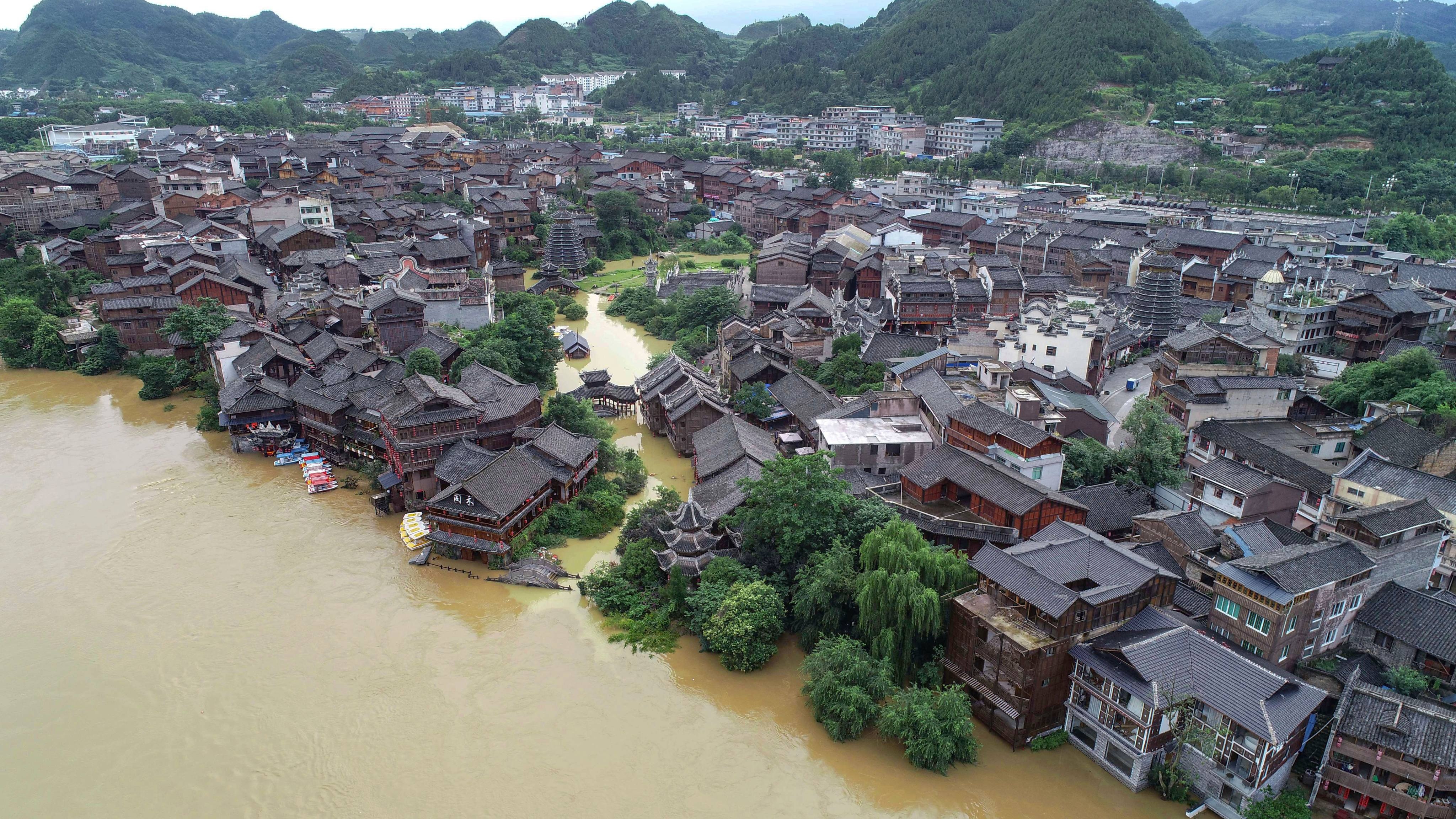 trung quoc trong mua lu lich su anh 1