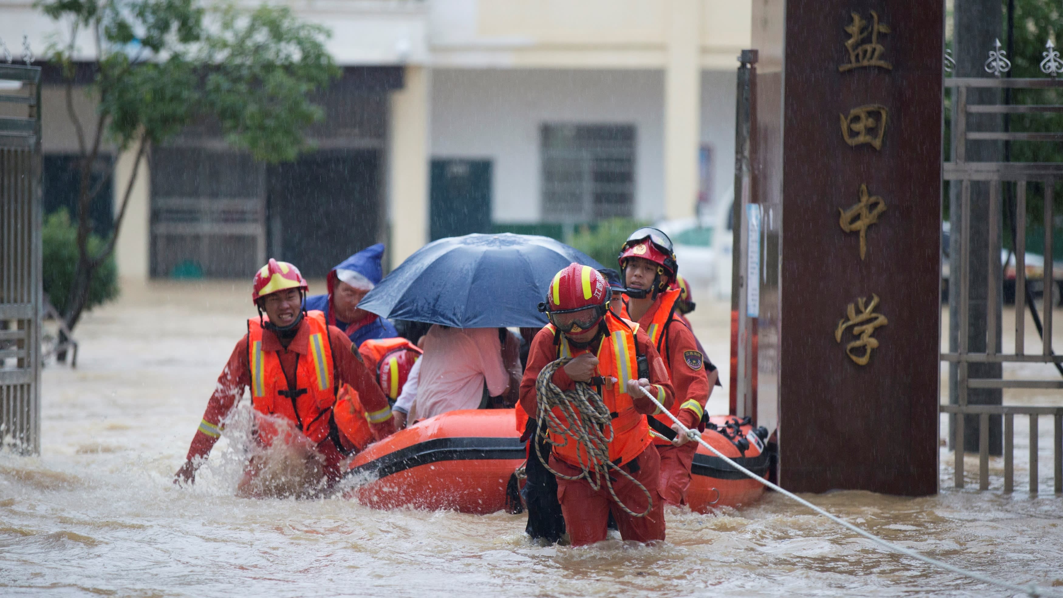 trung quoc trong mua lu lich su anh 8