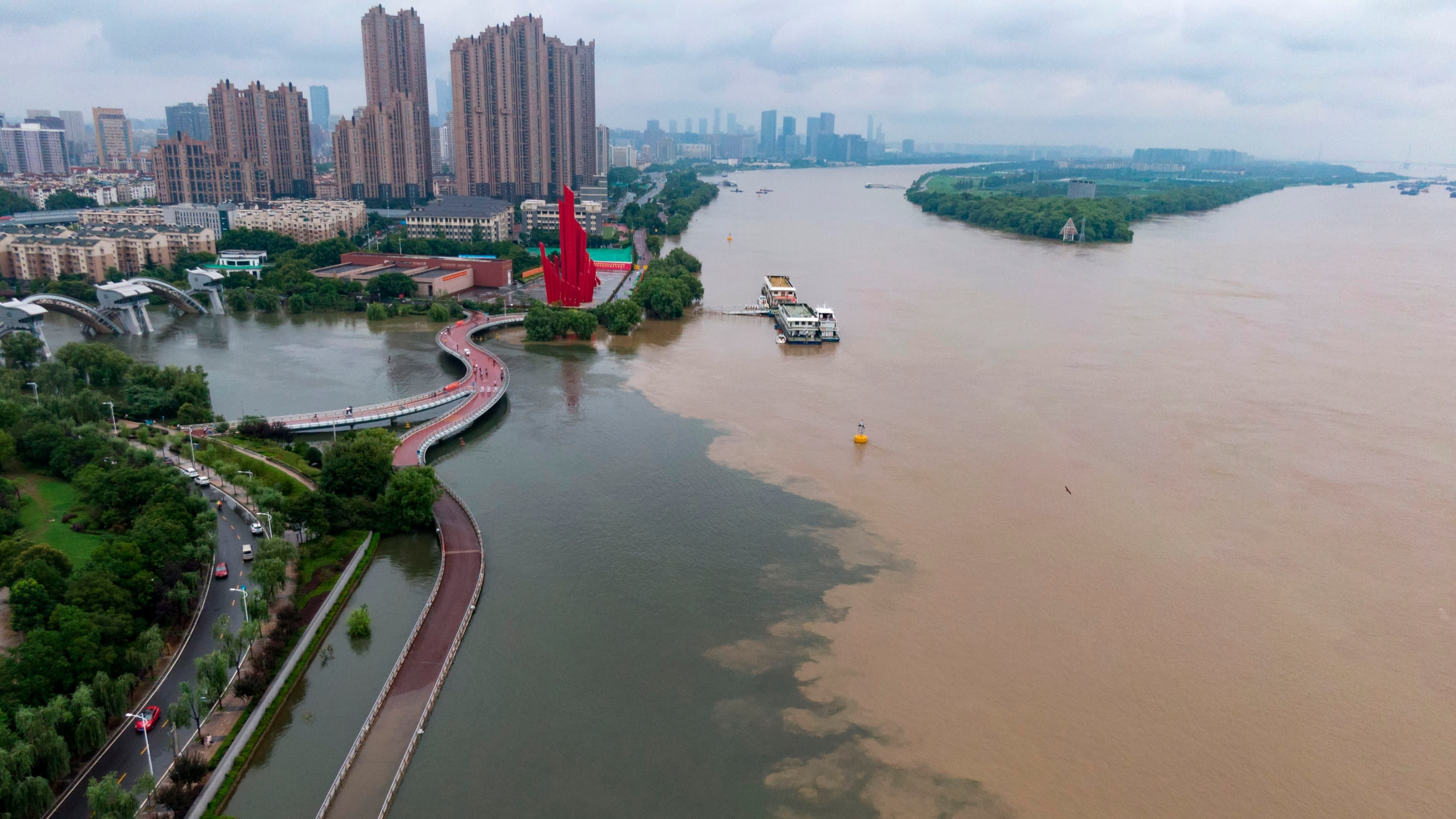 trung quoc trong mua lu lich su anh 15