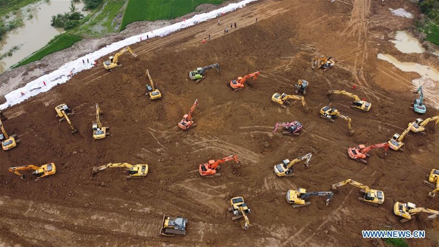 hang chuc may moc xay de tam thoi trung quoc anh 1