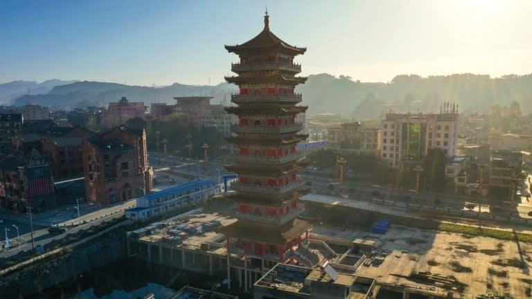 huyen ngheo trung quoc roi vao ho no nan anh 3