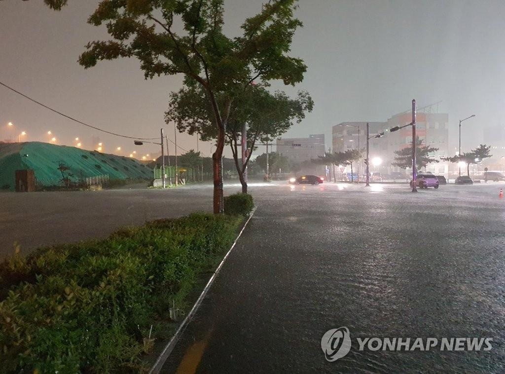 xe hoi boi giua bien nuoc o han quoc anh 8