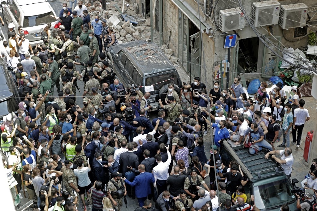 tong thong phap giua vong vay bao ve tai hien truong vu no anh 5