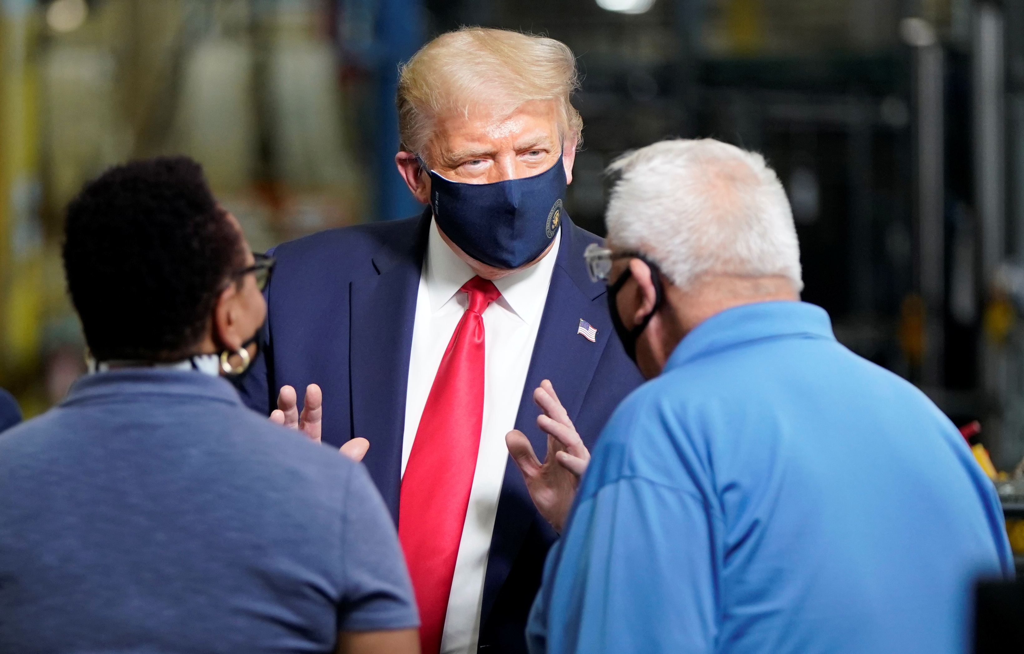 Lan dau sau 3 thang, My lai vuot muc 2.000 ca tu vong mot ngay hinh anh