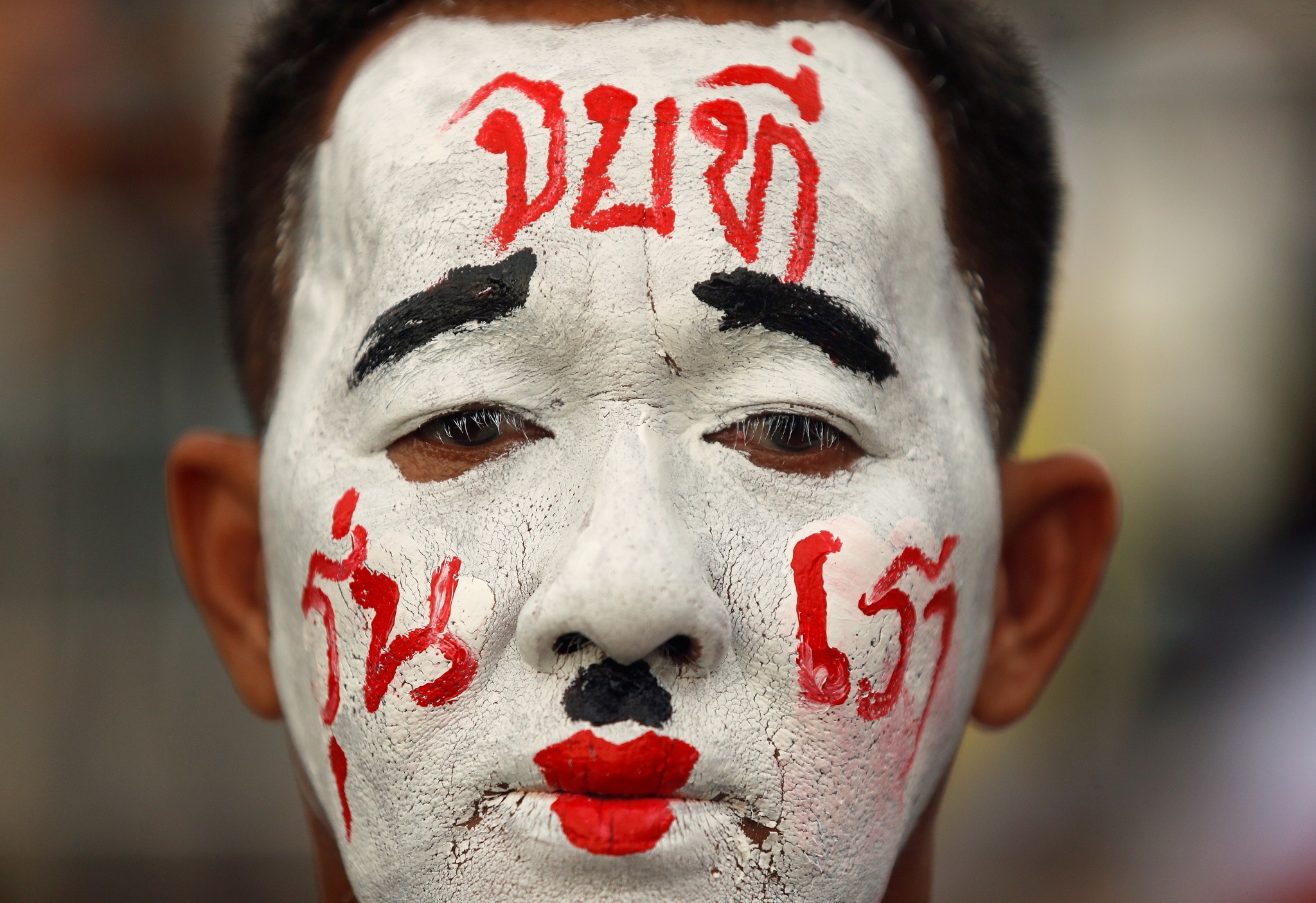 Sinh vien Thai Lan keu goi cai to hoang gia hinh anh