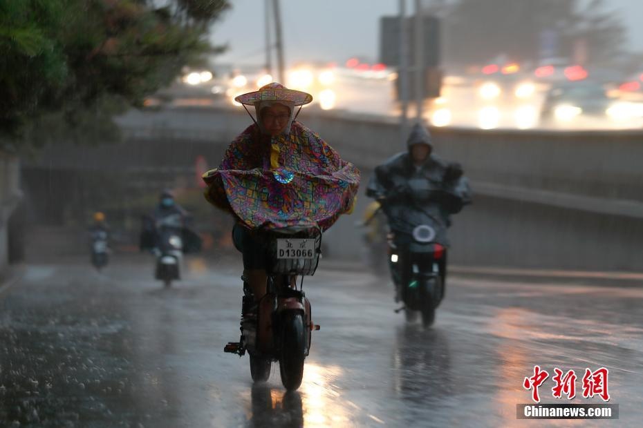 bắc kinh hứng trận mưa lớn nhất đầu mùa ảnh 7 bac kinh hung tran mua lon nhat dau mua anh 7