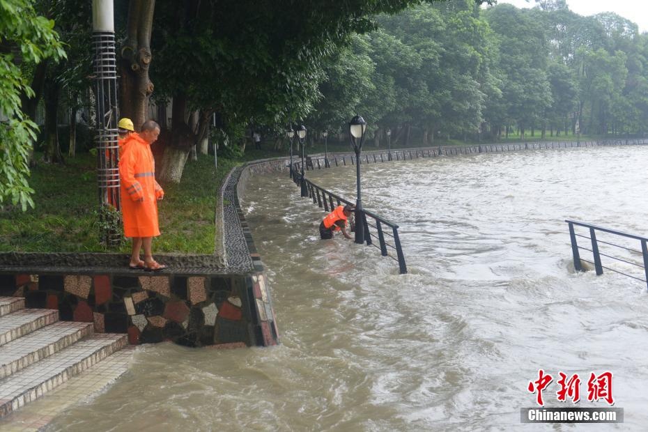 mua lu trung quoc anh 6