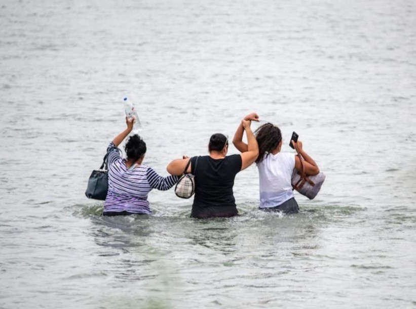 My muon xay 'tuong bien gioi noi' voi Mexico hinh anh