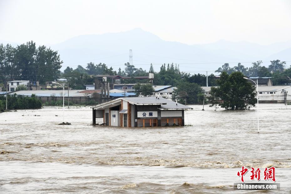 Tu Xuyen lu tram nam co mot anh 3