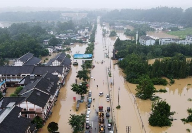 Lu lut gay vo de o Tu Xuyen, dap Tam Hiep nang muc xa nuoc hinh anh