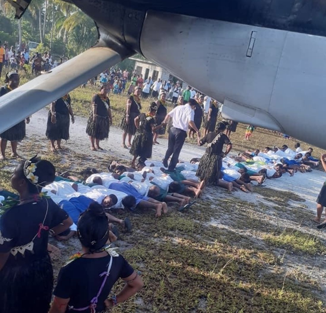 Buc anh chup o Kiribati he lo canh tranh My - Trung hinh anh