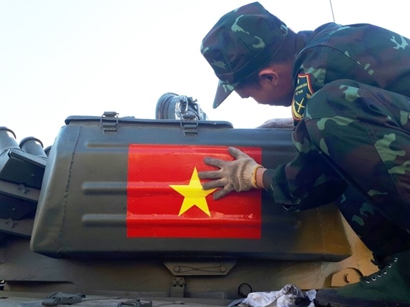 Bat mi ve doi hinh doi tuyen xe tang Viet Nam truoc gio xung tran hinh anh