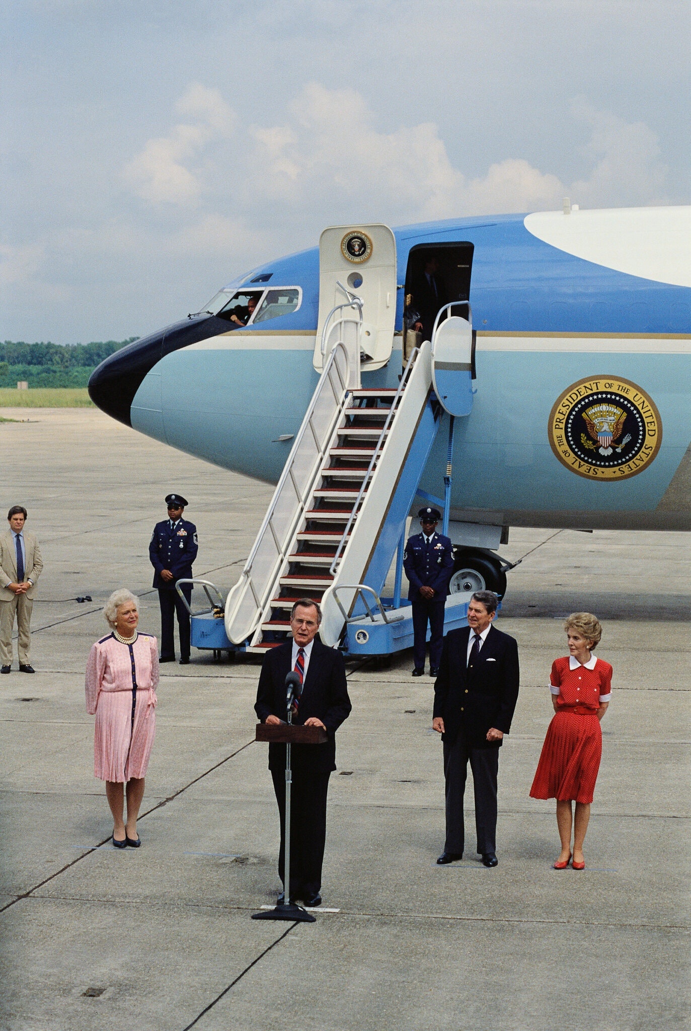 bush cha loi nguoc dong bau cu 1988 anh 3