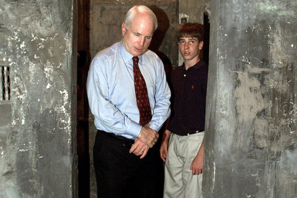 johm mccain han gan vet thuong chien tranh anh 5