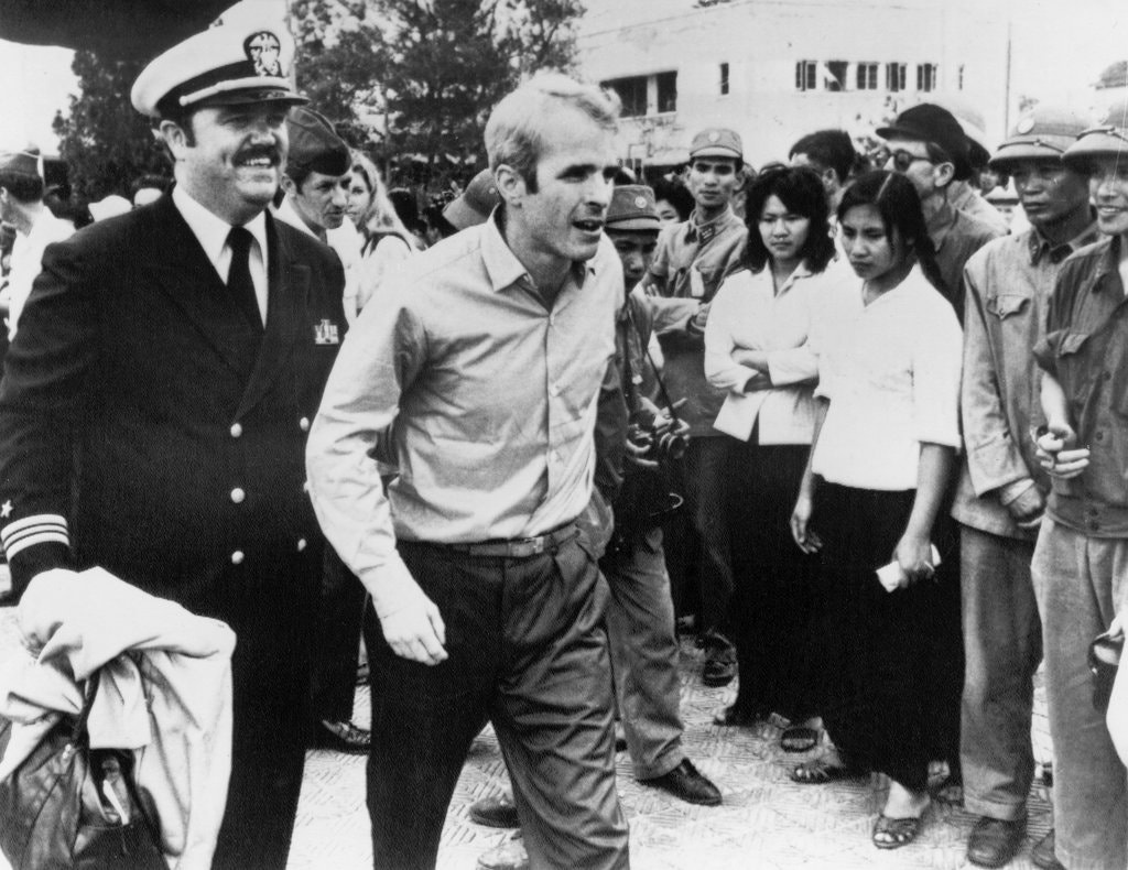 johm mccain han gan vet thuong chien tranh anh 4