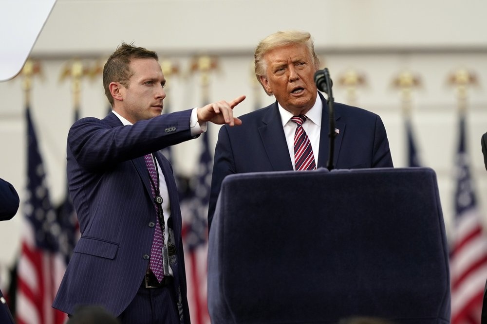 Ong Trump pha vo truyen thong nhan de cu hinh anh