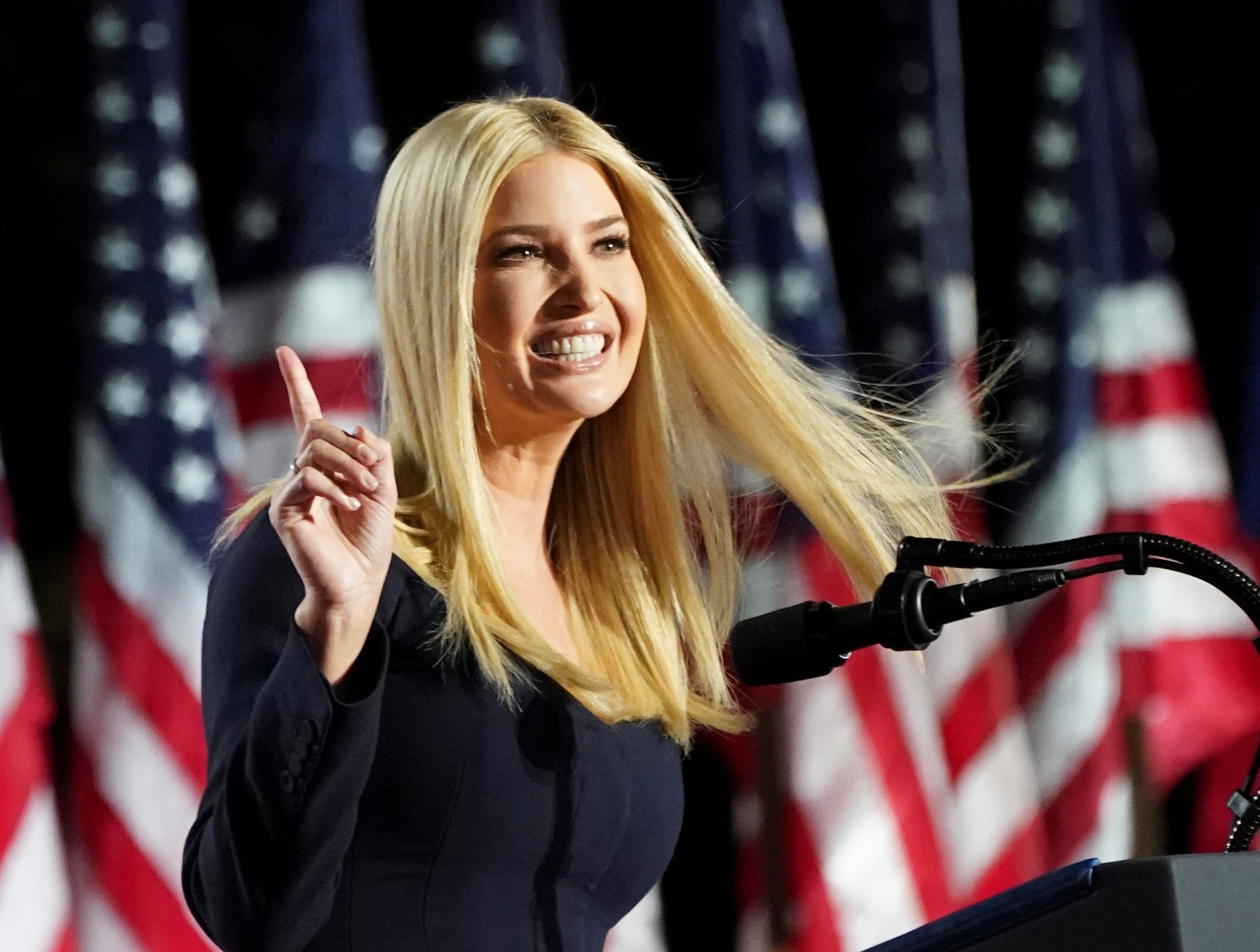 Ivanka bien ho, noi ong Trump la 'tong thong cua dan' hinh anh