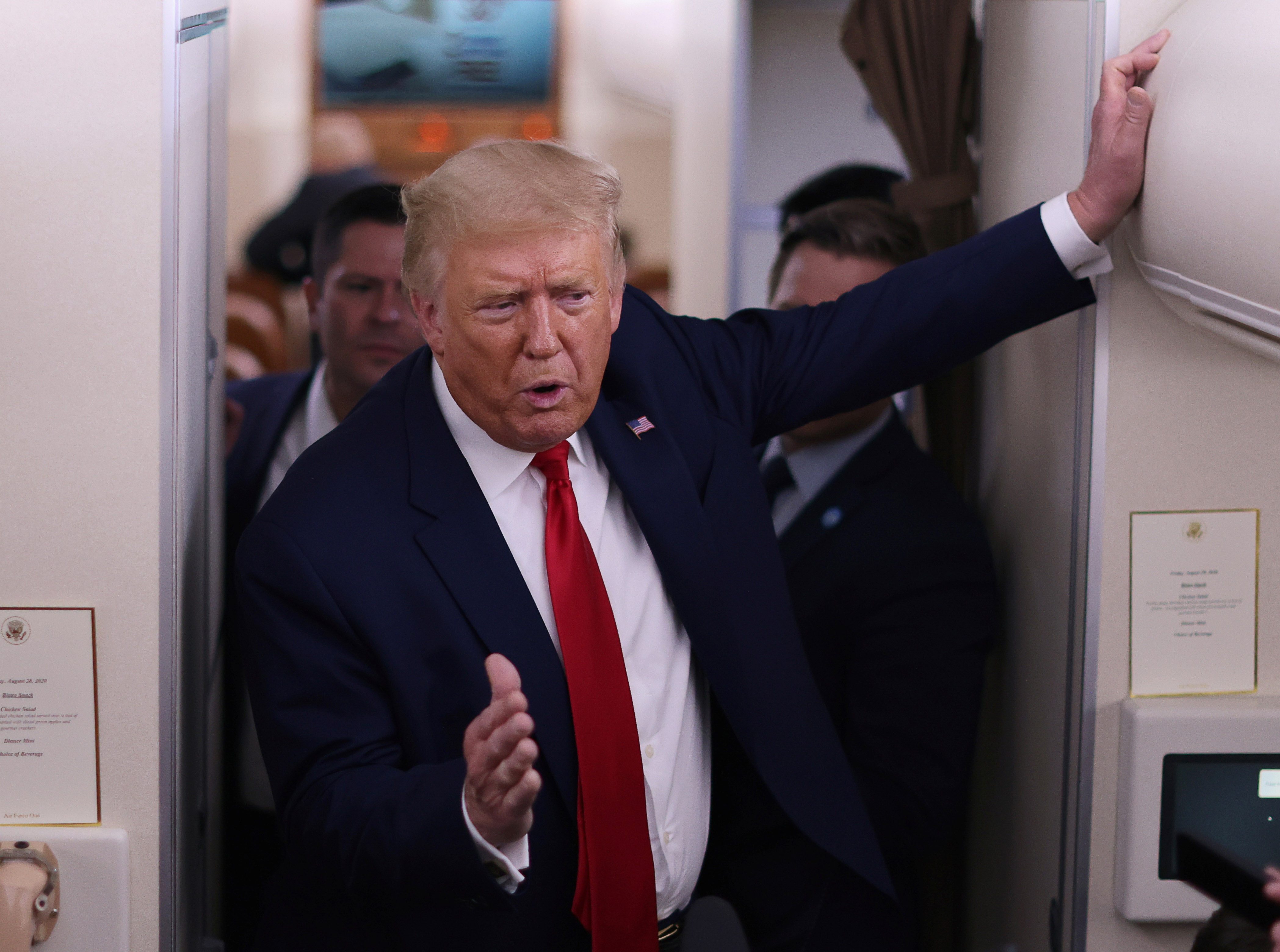 Ong Trump chi trich nguoi bieu tinh o Washington la 'con do' hinh anh