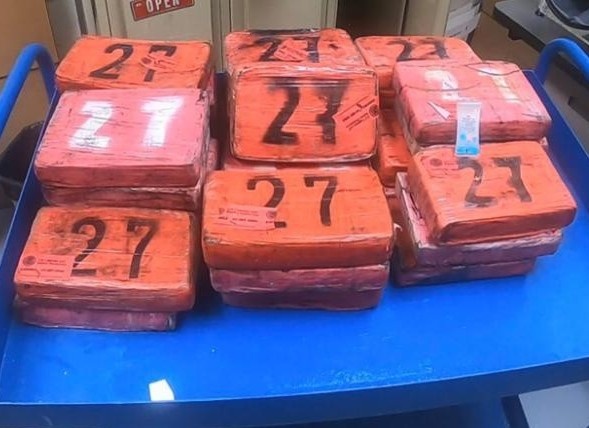 Cocaine dat vao bai bien Florida, gia tri hon 1 trieu USD hinh anh