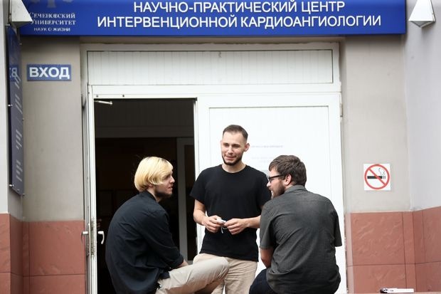 cuoc dua dieu che vaccine cua nga anh 2