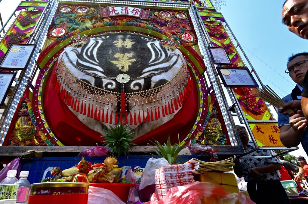 le hoi ruoc lon than gay tranh cai o dai loan anh 4