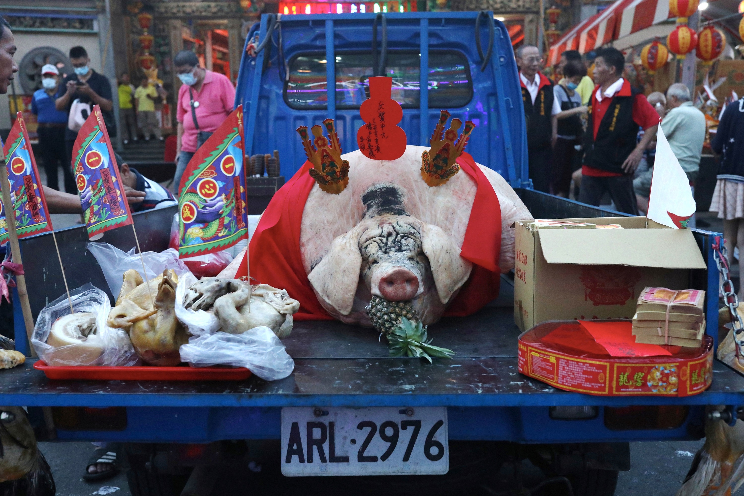 le hoi ruoc lon than gay tranh cai o dai loan anh 9